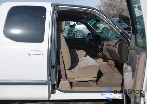 2000 Toyota Tundra Sr5 V8 z USA, uszkodzony, nr VIN 5TBBT4419YS107057